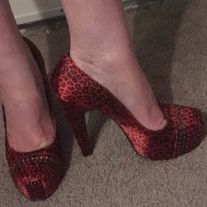 Jessica Simpson pumps